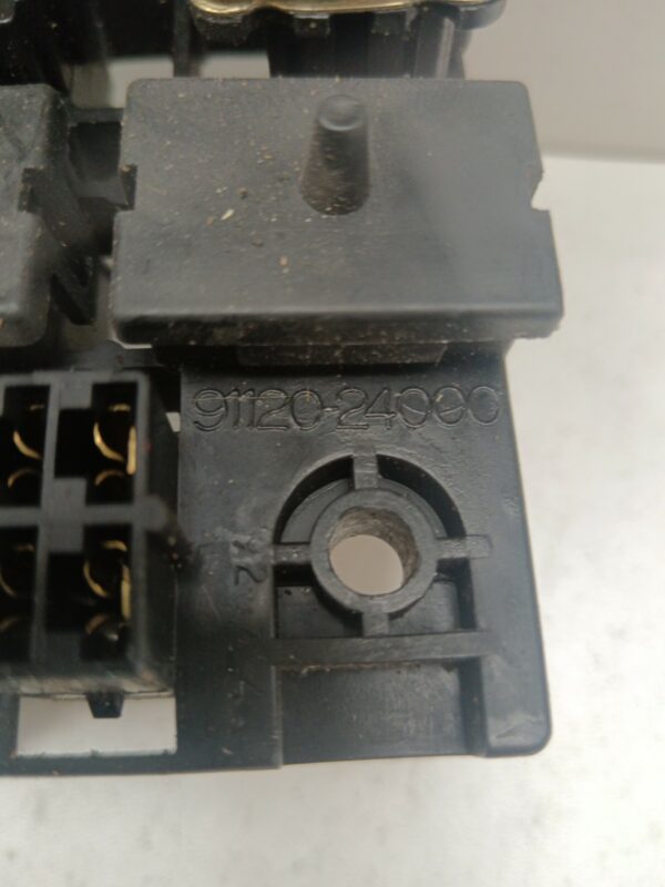CAJA RELES / FUSIBLES HYUNDAI ACCENT (X3) 1.5 GS NAFTA Motor 1,5 Ltr.  88 CV  [1994 - 1997] 4 Puertas - Imagen 2