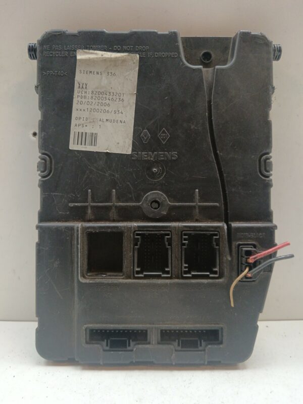 CAJA RELES / FUSIBLES RENAULT MEGANE II CLASSIC BERLINA Confort Authentique DIESEL Motor 1,5 Ltr.  86 CV  [2003 - 2010] 4 Puertas