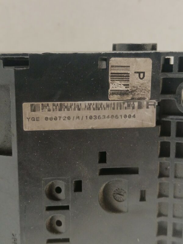 CAJA RELES / FUSIBLES MG ROVER SERIE 75 (RJ) 2.0 CDT Classic DIESEL Motor 2,0 Ltr.  116 CV  [1999 - 2004] 4 Puertas - Imagen 3