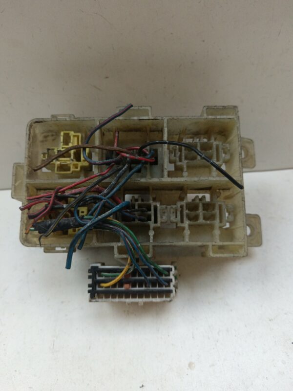 CAJA RELES / FUSIBLES MITSUBISHI GALANT BERLINA (EA0) 2.0 CAT NAFTA Motor 2,0 Ltr.  136 CV  [1996 - 2004] 3 Puertas - Imagen 2