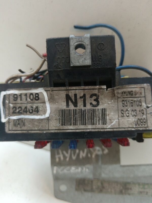 CAJA RELES / FUSIBLES HYUNDAI ACCENT (MC) GL NAFTA Motor 1,4 Ltr.  97 CV  [2006 - 2010] 3 Puertas - Imagen 2