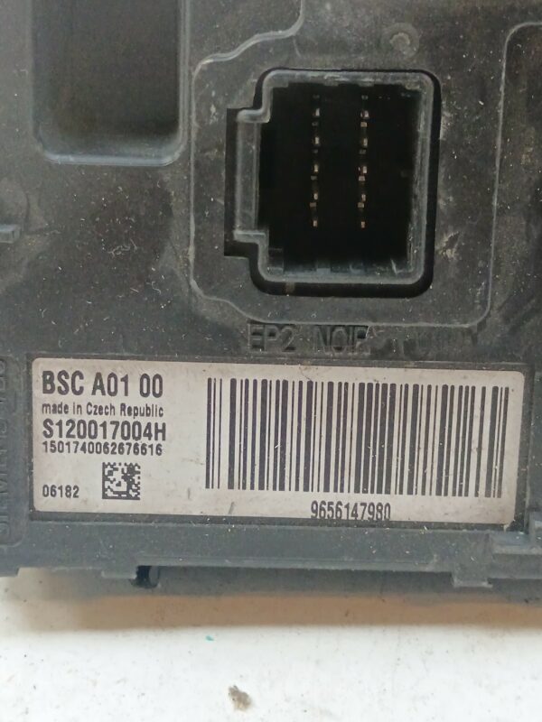 CAJA RELES / FUSIBLES PEUGEOT 407 SW ST Sport DIESEL Motor 2,0 Ltr.  136 CV  [2004 - 2011] 5 Puertas - Imagen 2