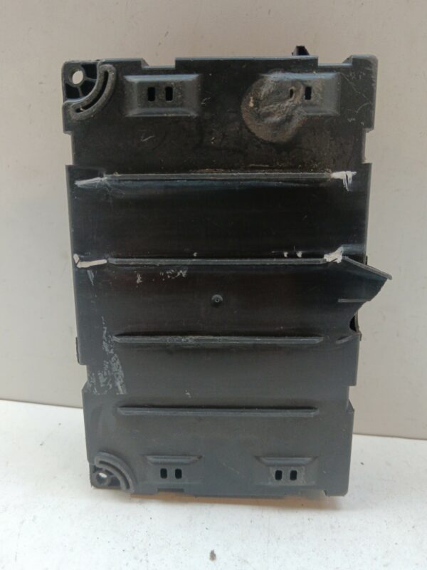 CAJA RELES / FUSIBLES PEUGEOT 407 SW ST Sport DIESEL Motor 2,0 Ltr.  136 CV  [2004 - 2011] 5 Puertas - Imagen 3
