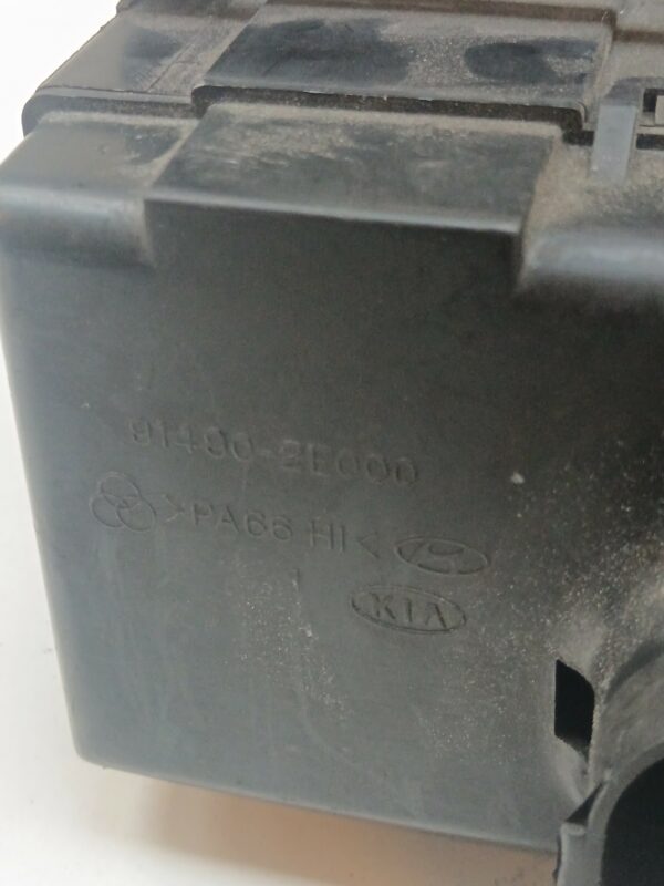 CAJA RELES / FUSIBLES HYUNDAI TUCSON (JM) 2.0 CRDi Comfort (4WD) DIESEL Motor 2,0 Ltr.  113 CV  [2004 - 2010] 5 Puertas - Imagen 4