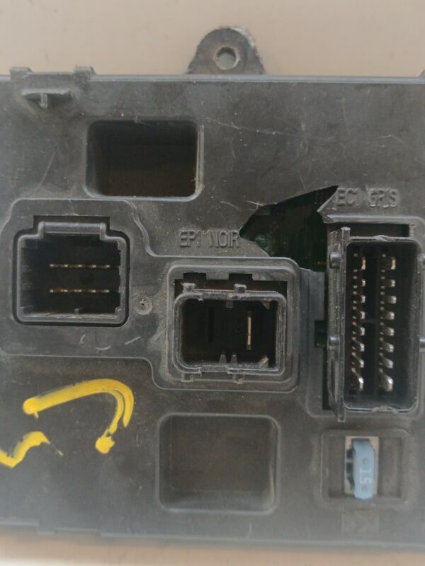 CAJA RELES / FUSIBLES / MODULO BSI PEUGEOT 407 SW ST Sport DIESEL Motor 2,0 Ltr.  136 CV  [2004 - 2011] 5 Puertas - Imagen 3