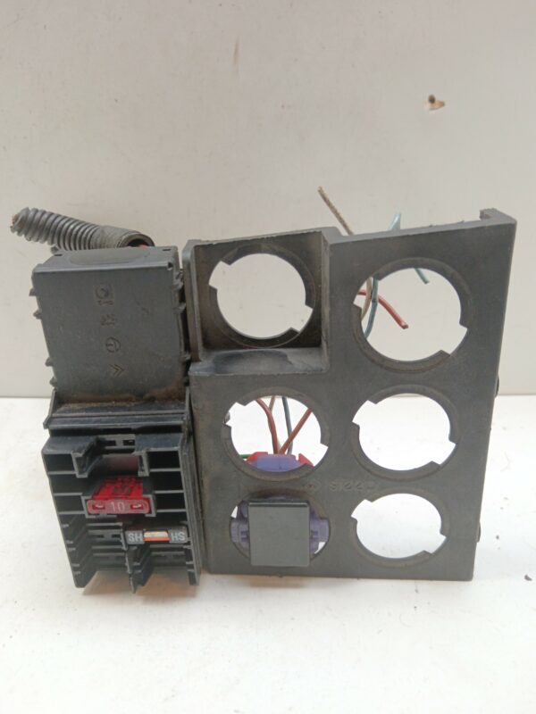 CAJA RELES / FUSIBLES PEUGEOT 306 BERLINA 3/4/5 PUERTAS (S2) XS NAFTA 95 Motor 1,6 Ltr.  98 CV  [1997 - 2003] 3 Puertas - Imagen 3