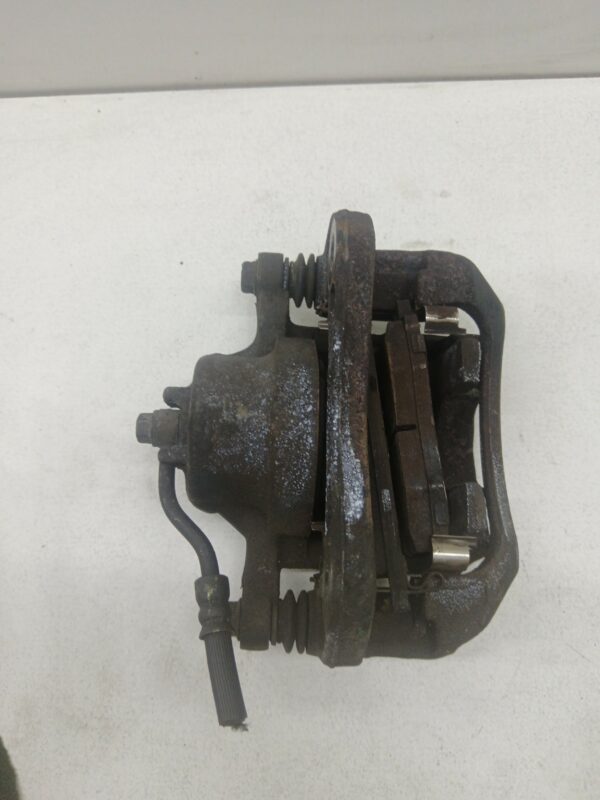 MORDAZA DE FRENO DELANTERA DERECHA HYUNDAI ACCENT (LC) 1.5 12V CAT NAFTA Motor 1,5 Ltr.  90 CV  [1999 - 2010] 3 Puertas - Imagen 2