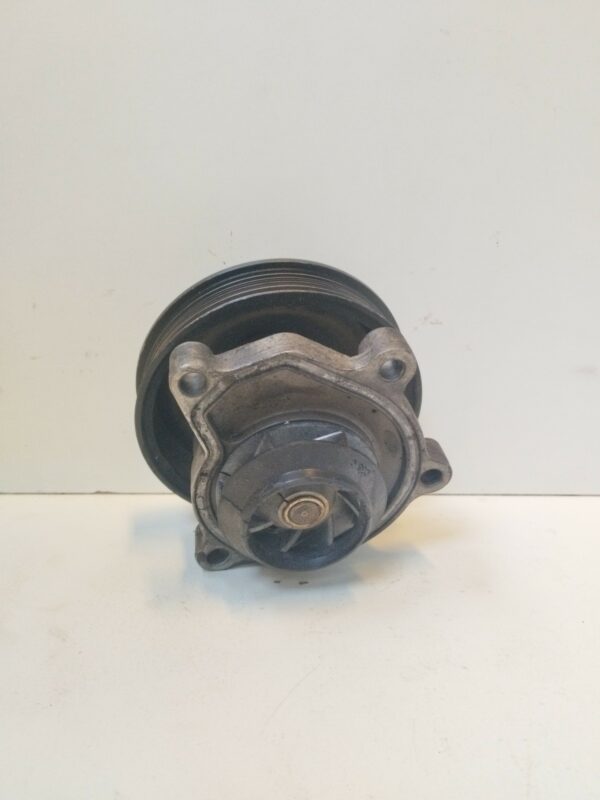 BOMBA AGUA VOLKSWAGEN POLO (9N1) 1.2 12V NAFTA 95 Motor 1,2 Ltr.  64 CV  [2001 - 2005] 3 Puertas - Imagen 2
