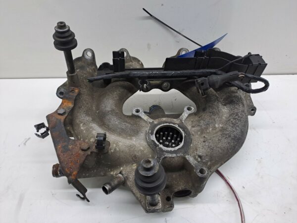 MULTIPLE ADMISION VOLKSWAGEN POLO BERLINA (6N1) Air NAFTA Motor 1,6 Ltr.  75 CV  [1994 - 1999] 5 Puertas - Imagen 2