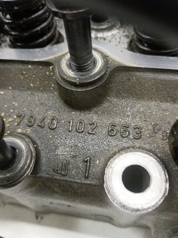 TAPA DE CILINDROS FORD SIERRA BERLINA 2.3 Diesel DIESEL Motor 2,3 Ltr.  67 CV  [1987 - 0] 3 Puertas - Imagen 2