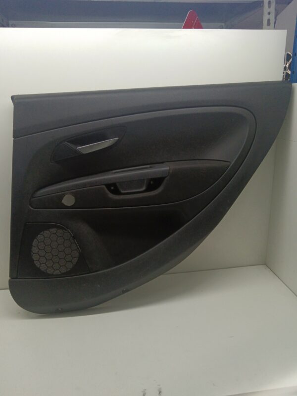 TAPIZADO INTERIOR PUERTA TRASERO DERECHO FIAT GRANDE PUNTO (199) 1.2 CAT NAFTA 95 Motor 1,2 Ltr.  65 CV  [2005 - 2012] 3 Puertas