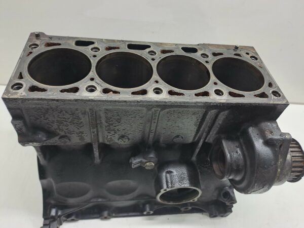 BLOCK VOLKSWAGEN POLO BERLINA (6N1) Air NAFTA Motor 1,6 Ltr.  75 CV  [1994 - 1999] 5 Puertas - Imagen 4