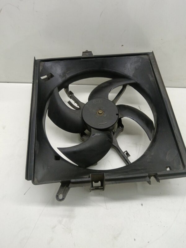 ELECTROVENTILADOR MITSUBISHI CARISMA BERLINA 5 (DA0) 1.9 DI-D CAT DIESEL Motor 1,9 Ltr.  102 CV  [1999 - 2005] 3 Puertas - Imagen 2