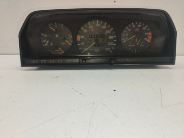 TABLERO DE INSTRUMENTOS MERCEDES CLASE C (W201) BERLINA 2,3 NAFTA Motor 2,3 Ltr.  136 CV  [1982 - 1993] 3 Puertas