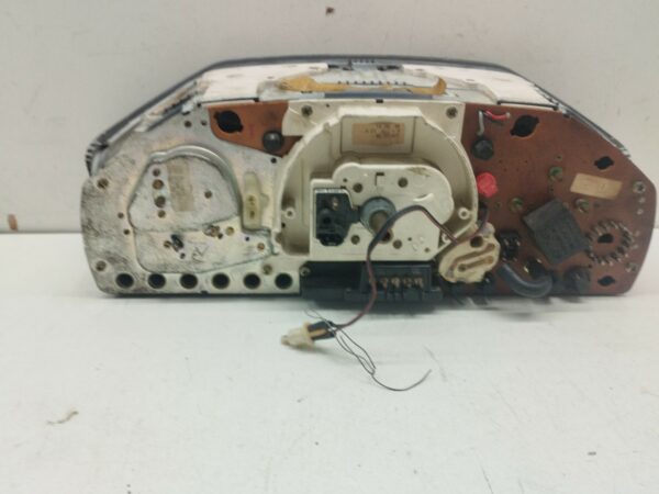 TABLERO DE INSTRUMENTOS MERCEDES CLASE E (W124) BERLINA 2,3 NAFTA Motor 2,3 Ltr.  136 CV  [1984 - 1997] 3 Puertas - Imagen 2