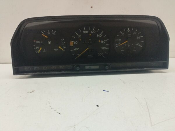 TABLERO DE INSTRUMENTOS MERCEDES CLASE C (W201) BERLINA 2.0 Diesel DIESEL Motor 2,0 Ltr.  75 CV  [1982 - 1993] 3 Puertas