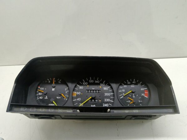 TABLERO DE INSTRUMENTOS MERCEDES CLASE C (W201) BERLINA 2.5 Diesel DIESEL Motor 2,5 Ltr.  90 CV  [1982 - 1993] 3 Puertas