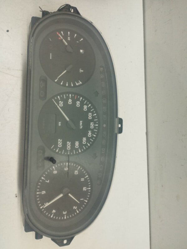 TABLERO DE INSTRUMENTOS RENAULT MEGANE II BERLINA 5P 1.9 dCi Diesel DIESEL Motor 1,9 Ltr.  120 CV  [2002 - 2009] 3 Puertas