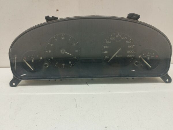 TABLERO DE INSTRUMENTOS PEUGEOT 406 BERLINA (S1/S2) ST NAFTA 95 Motor 1,8 Ltr.  110 CV  [1995 - 2005] 4 Puertas
