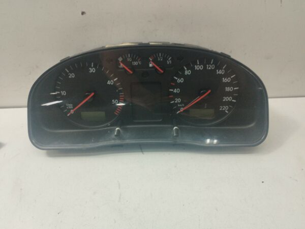 TABLERO DE INSTRUMENTOS VOLKSWAGEN PASSAT BERLINA (3B2) Comfortline DIESEL Motor 1,9 Ltr.  110 CV  [1996 - 2000] 4 Puertas