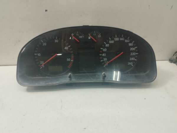 TABLERO DE INSTRUMENTOS VOLKSWAGEN PASSAT VARIANT (3B5) 1.9 TDI DIESEL Motor 1,9 Ltr.  116 CV  [1997 - 2000] 3 Puertas