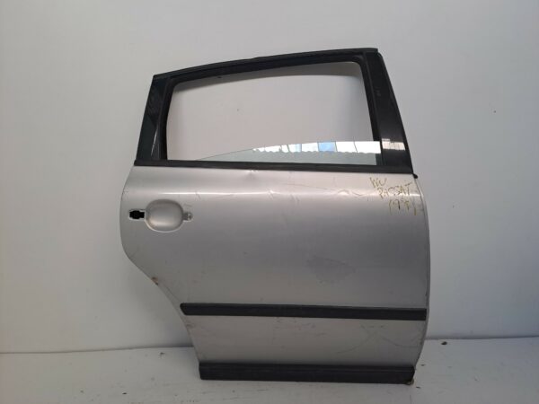 PUERTA TRASERA DERECHA VOLKSWAGEN PASSAT VARIANT (3B5) Comfortline NAFTA 95 Motor 1,8 Ltr.  125 CV  [1997 - 2000] 5 Puertas