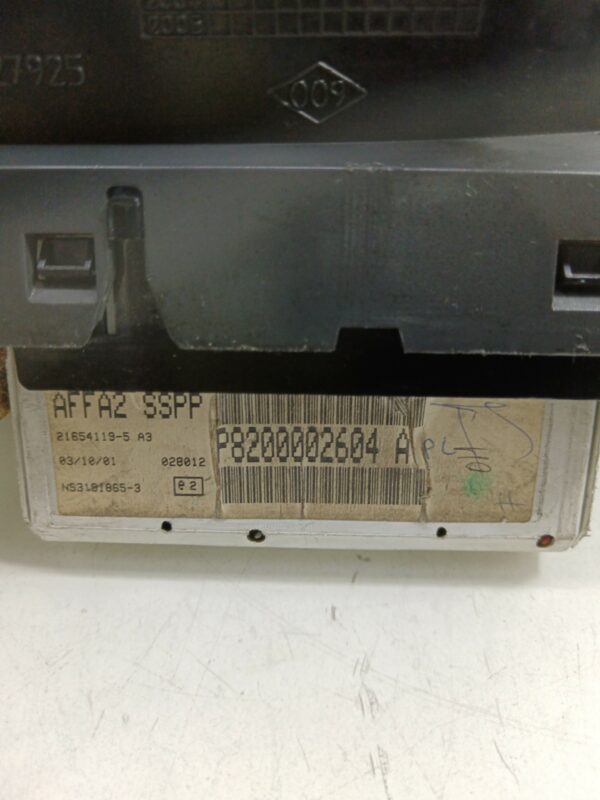 PANTALLA MULTIFUNCION RENAULT LAGUNA II (BG0) 1.9 dCi Diesel DIESEL Motor 1,9 Ltr.  120 CV  [2001 - 2007] 3 Puertas - Imagen 4