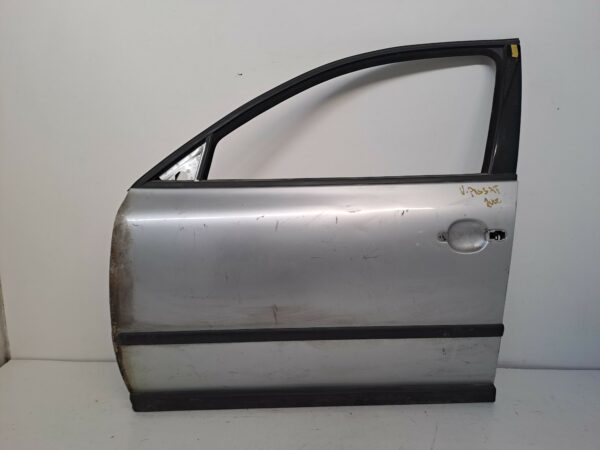PUERTA DELANTERA IZQUIERDA VOLKSWAGEN PASSAT VARIANT (3B5) Comfortline NAFTA 95 Motor 1,8 Ltr.  125 CV  [1997 - 2000] 5 Puertas