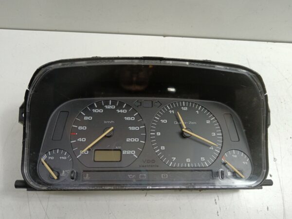 TABLERO DE INSTRUMENTOS VOLKSWAGEN GOLF III BERLINA (1H1) 1,6 NAFTA Motor 1,6 Ltr.  101 CV  [1991 - 1998] 3 Puertas