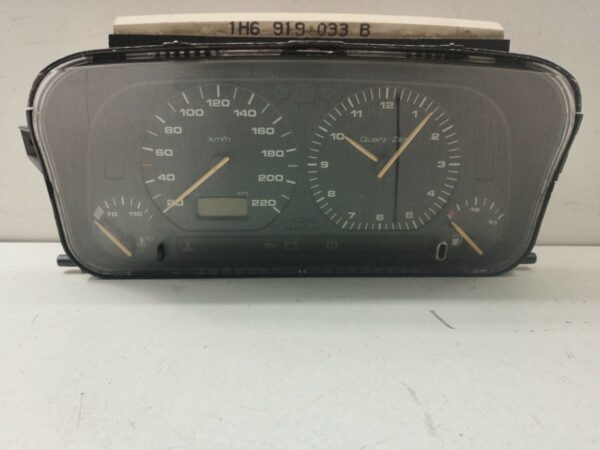 TABLERO DE INSTRUMENTOS VOLKSWAGEN GOLF III BERLINA (1H1) 1,4 NAFTA 95 Motor 1,4 Ltr.  60 CV  [1991 - 1998] 3 Puertas