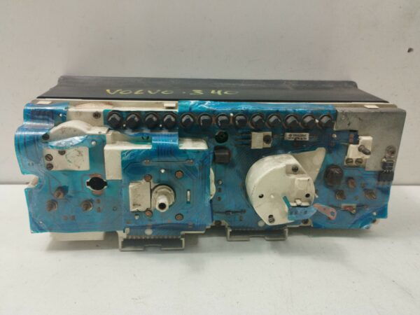 TABLERO DE INSTRUMENTOS VOLVO SERIE 340 1,9 NAFTA Motor 1,9 Ltr.  95 CV  [1976 - 0] 3 Puertas - Imagen 2