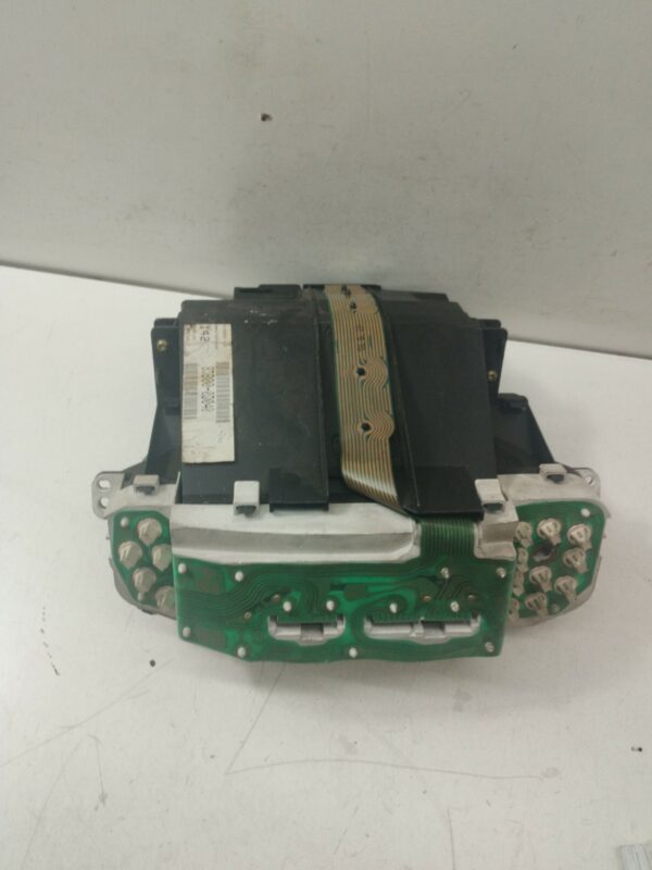 TABLERO DE INSTRUMENTOS TOYOTA YARIS (NCP1/NLP1/SCP1) 1.0 Start NAFTA Motor 1,0 Ltr.  68 CV  [1999 - 2005] 3 Puertas - Imagen 2
