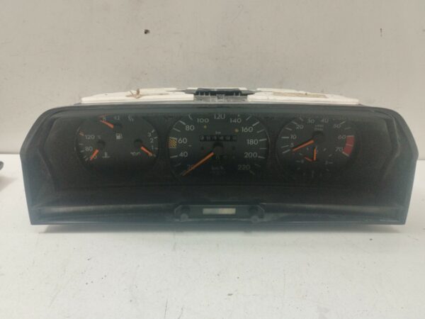 TABLERO DE INSTRUMENTOS MERCEDES CLASE C (W201) BERLINA 2.5 Diesel DIESEL Motor 2,5 Ltr.  90 CV  [1982 - 1993] 3 Puertas