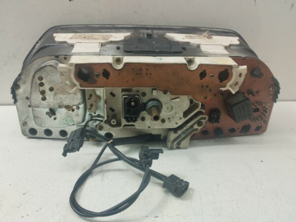TABLERO DE INSTRUMENTOS MERCEDES CLASE C (W201) BERLINA 2.5 Diesel DIESEL Motor 2,5 Ltr.  90 CV  [1982 - 1993] 3 Puertas - Imagen 2