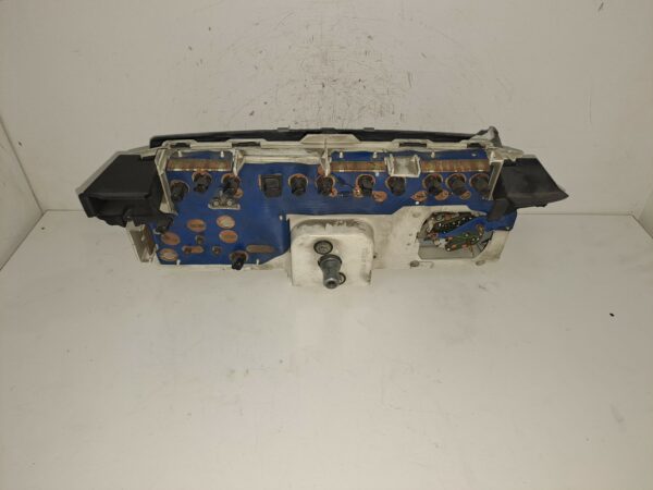 TABLERO DE INSTRUMENTOS PEUGEOT 205 BERLINA 1.8 D Generation DIESEL Motor 1,8 Ltr.  58 CV  [1983 - 1998] 5 Puertas - Imagen 2