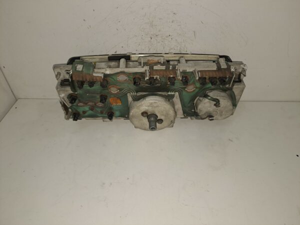 TABLERO DE INSTRUMENTOS PEUGEOT 205 BERLINA 1.8 D Generation DIESEL Motor 1,8 Ltr.  58 CV  [1983 - 1998] 5 Puertas - Imagen 2