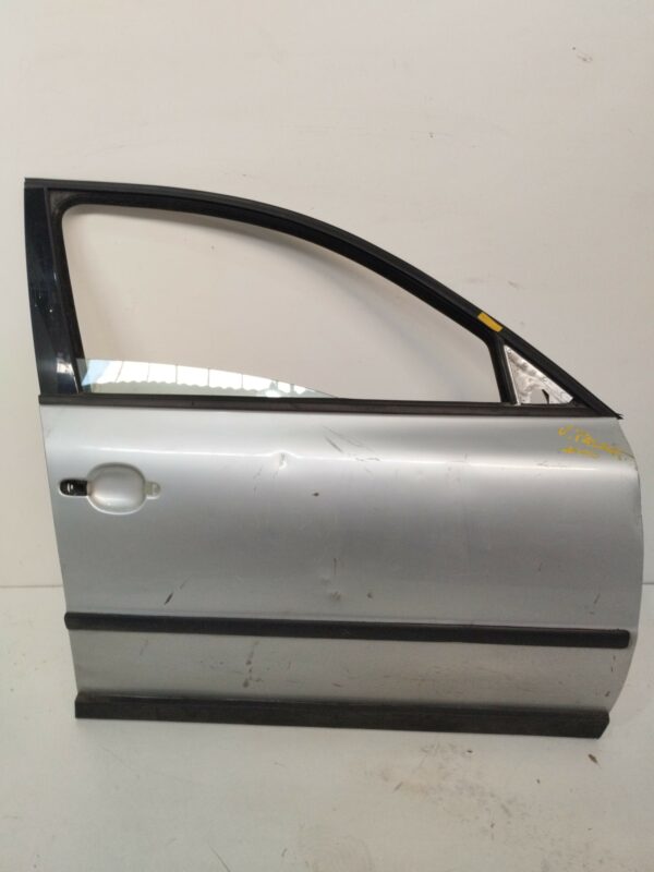 PUERTA DELANTERA DERECHA VOLKSWAGEN PASSAT BERLINA (3B3) 2.5 V6 TDI DIESEL Motor 2,5 Ltr.  150 CV  [2000 - 2005] 3 Puertas