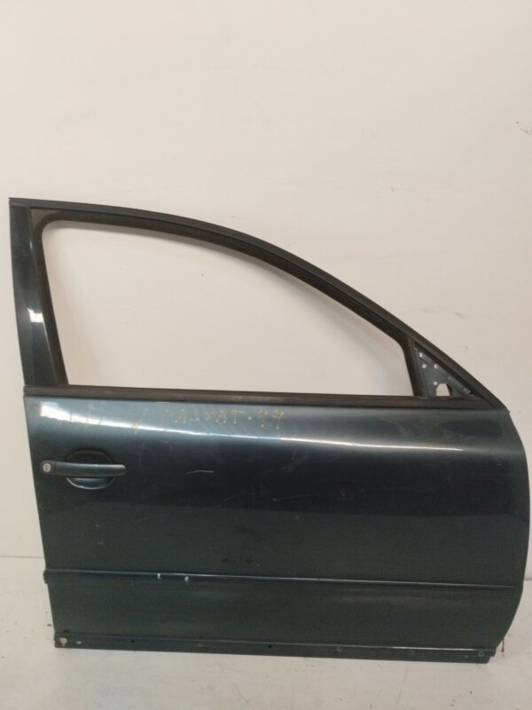 PUERTA DELANTERA DERECHA VOLKSWAGEN PASSAT BERLINA (3B2) Comfortline NAFTA 95 Motor 2,3 Ltr.  150 CV  [1996 - 2000] 4 Puertas