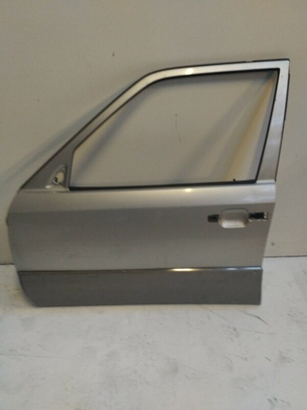 PUERTA DELANTERA IZQUIERDA MERCEDES CLASE E (W124) BERLINA 2.5 Diesel DIESEL Motor 2,5 Ltr.  94 CV  [1984 - 1997] 3 Puertas