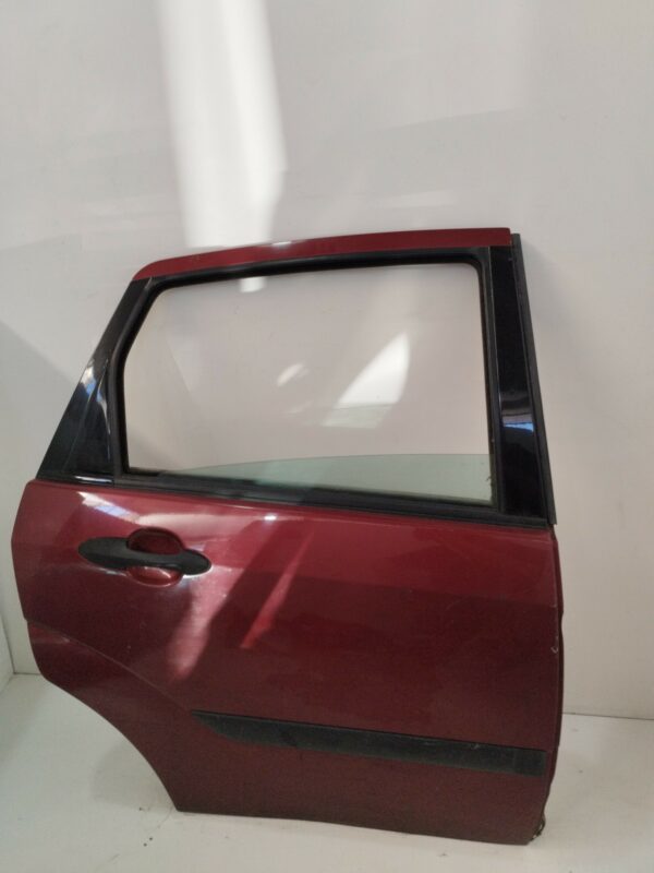 PUERTA TRASERA DERECHA FORD FOCUS BERLINA (CAK) Ghia DIESEL Motor 1,8 Ltr.  101 CV  [1998 - 2004] 5 Puertas