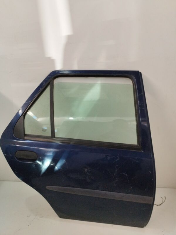 PUERTA TRASERA IZQUIERDA FORD FIESTA BERLINA (DX) Ambiente DIESEL Motor 1,8 Ltr.  75 CV  [1999 - 2002] 5 Puertas