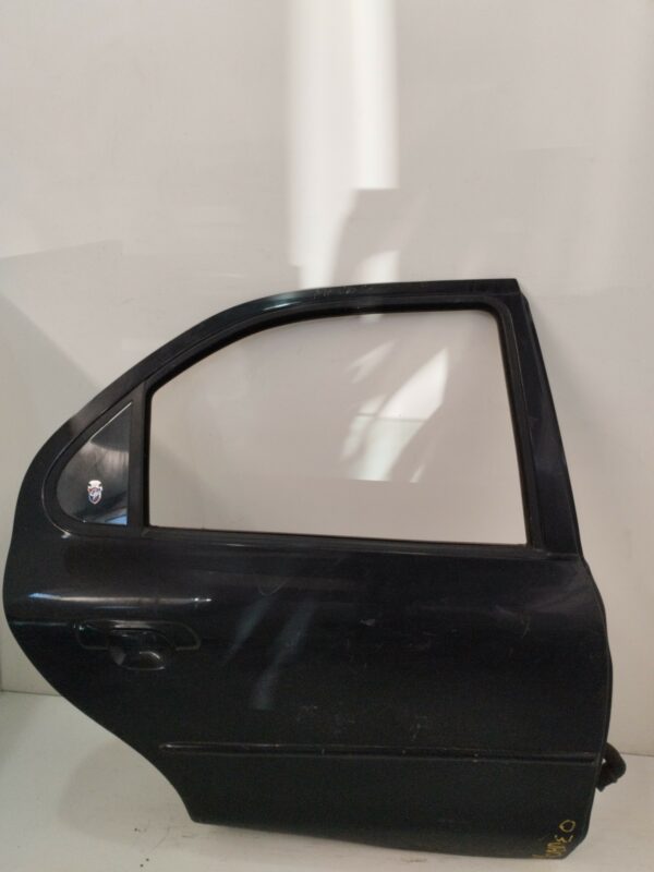 PUERTA TRASERA DERECHA FORD MONDEO BERLINA (GD) CLX NAFTA Motor 2,0 Ltr.  131 CV  [1996 - 2001] 4 Puertas