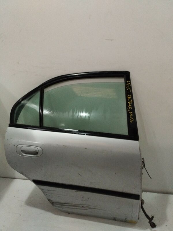 PUERTA TRASERA DERECHA MITSUBISHI CARISMA BERLINA 5 (DA0) 1900 DI-D Comfort DIESEL Motor 1,9 Ltr.  102 CV  [1999 - 2005] 5 Puertas