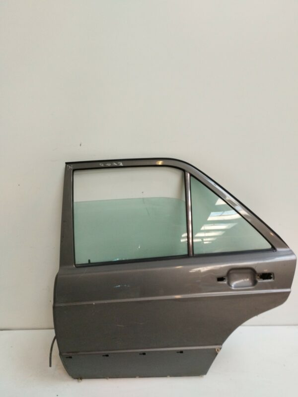 PUERTA TRASERA IZQUIERDA MERCEDES CLASE C (W201) BERLINA 1.8 E 190 (201.018) NAFTA Motor 1,8 Ltr.  109 CV  [1982 - 1993] 4 Puertas
