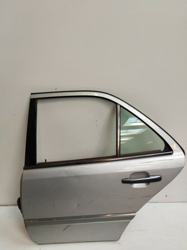 PUERTA TRASERA IZQUIERDA MERCEDES CLASE C (W202) BERLINA 220 CDI (202.133) DIESEL Motor 2,2 Ltr.  125 CV  [1993 - 2000] 4 Puertas