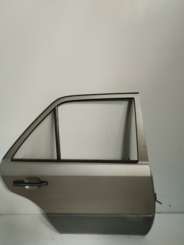 PUERTA TRASERA DERECHA MERCEDES CLASE E (W124) BERLINA E-24 300 (124.031) NAFTA Motor 3,0 Ltr.  220 CV  [1984 - 1997] 4 Puertas