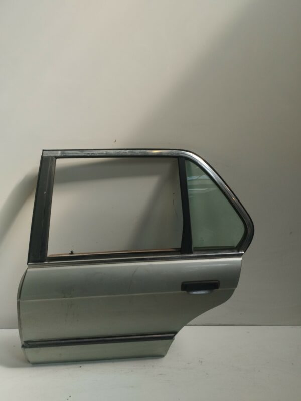 PUERTA TRASERA IZQUIERDA BMW SERIE 3 BERLINA (E30) 318i NAFTA Motor 1,6 Ltr.  105 CV  [1982 - 0] 4 Puertas