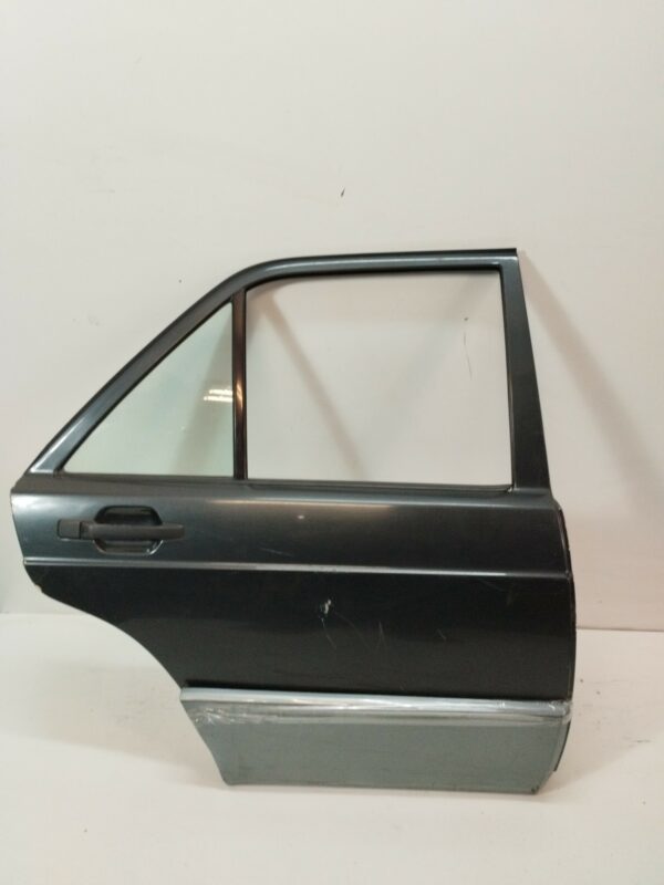 PUERTA TRASERA DERECHA MERCEDES CLASE C (W201) BERLINA 2.5 D 190 (201.126) DIESEL Motor 2,5 Ltr.  94 CV  [1982 - 1993] 4 Puertas