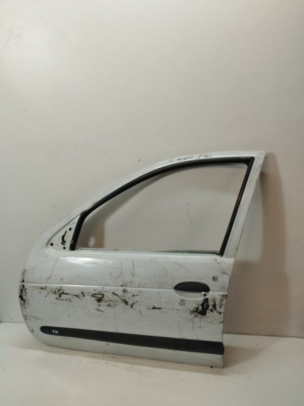 PUERTA DELANTERA IZQUIERDA RENAULT MEGANE I BERLINA HATCHBACK (BA0) 1.4e RL NAFTA Motor 1,4 Ltr.  75 CV  [1995 - 1999] 5 Puertas - Imagen 2