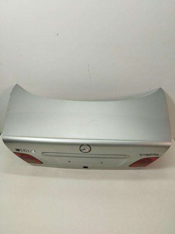 TAPA BAUL MERCEDES CLASE E (W210) BERLINA 2.0 16V CAT NAFTA 95 Motor 2,0 Ltr.  136 CV  [1995 - 2002] 3 Puertas - Imagen 2